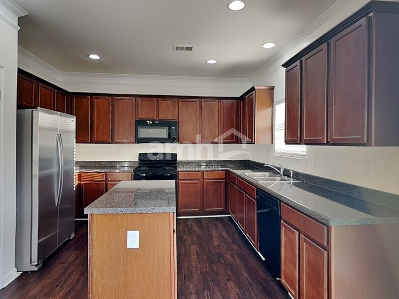 Building Photo - 10522 Shanon Darby Ln