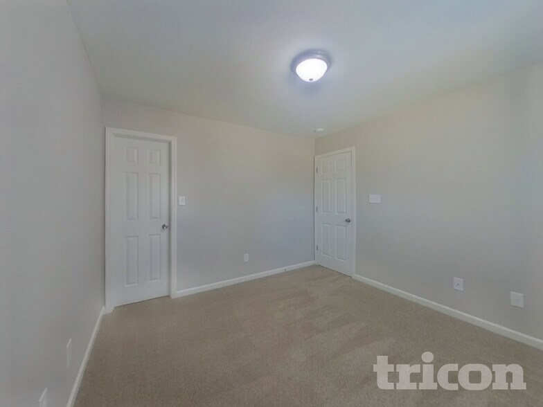 Building Photo - 1550 Oakdale Green Dr