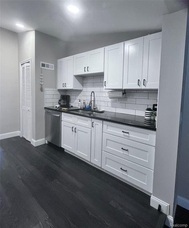 Building Photo - 3066 Greenlawn Ave