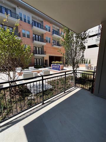 Building Photo - 111 Town Pl