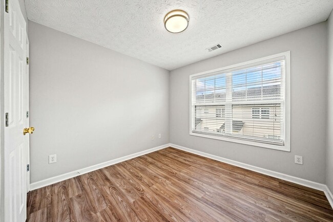 Building Photo - 3-bedroom, 2.5-bath end-unit townhome in the Garrison Square