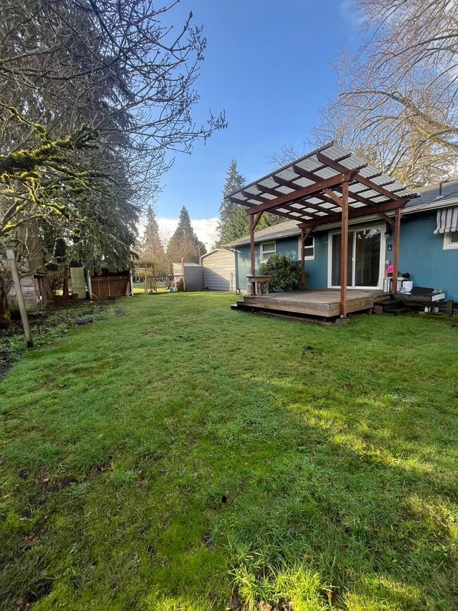 Building Photo - 2-Bedroom 1-Bathroom home off River Road