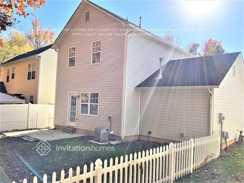 Building Photo - 1049 Crestdale Crossing Dr