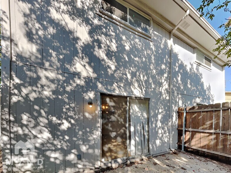 Building Photo - 15858 El Estado Dr