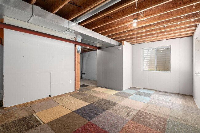 Building Photo - 9320 Cove Creek Dr