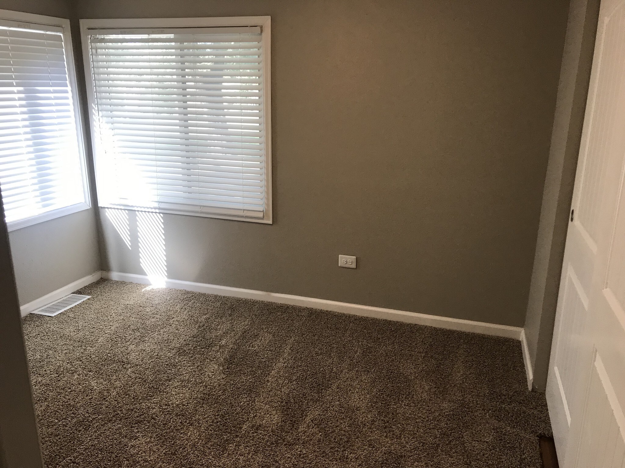 2nd bedroom 11 X 10 - 2801 S Clarkson St