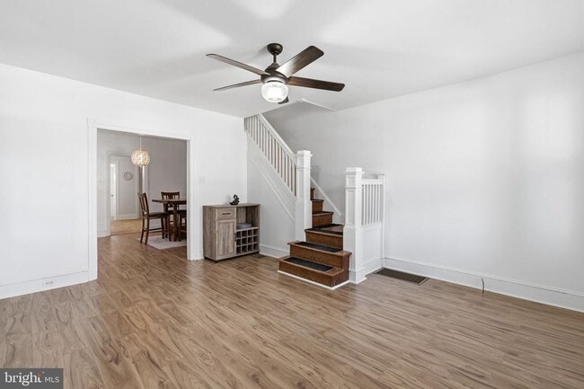 Building Photo - 211 E Poplar St