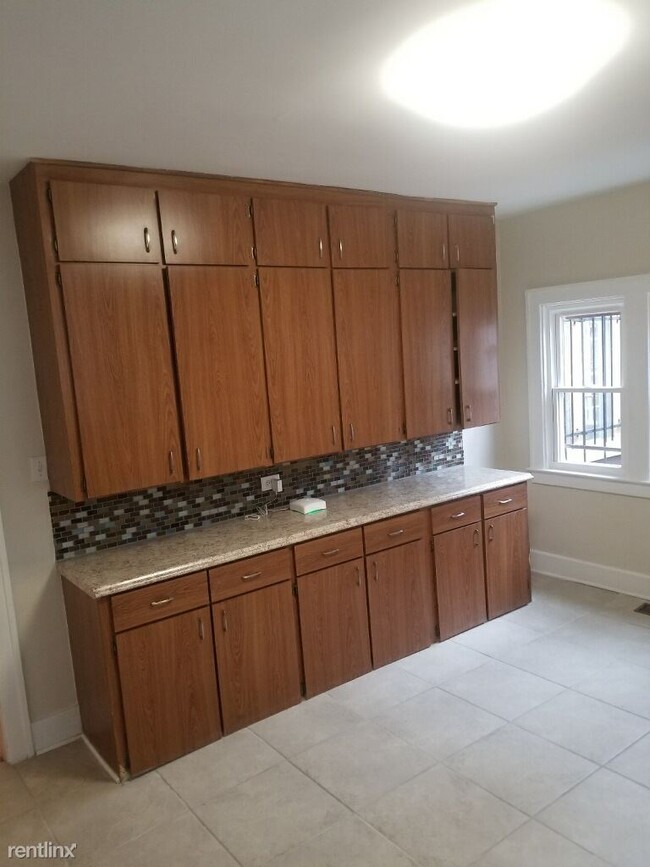 Building Photo - 3 br, 1.5 bath House - Russell Woods