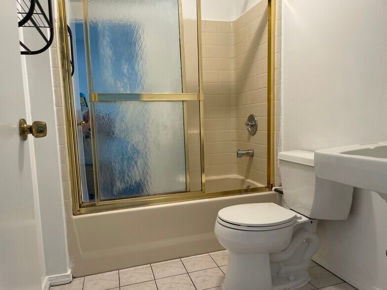 Building Photo - 9 Homestead Blvd