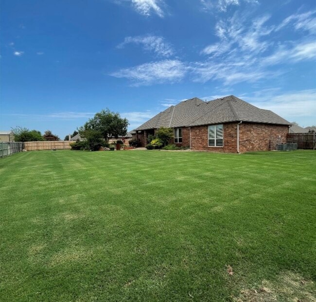 Building Photo - 18411 Wild Horse Trl