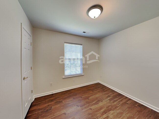 Building Photo - 512 Grantham Ln