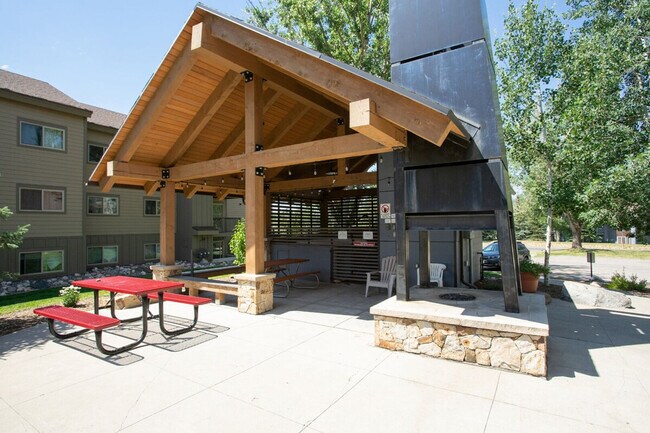 Building Photo - 2875 Village Dr