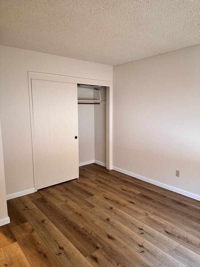 Building Photo - 8817 Littleoaks Way