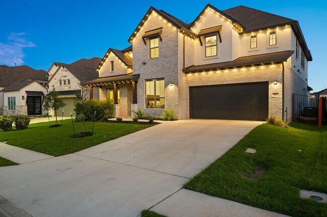 Building Photo - 372 Hollister Dr