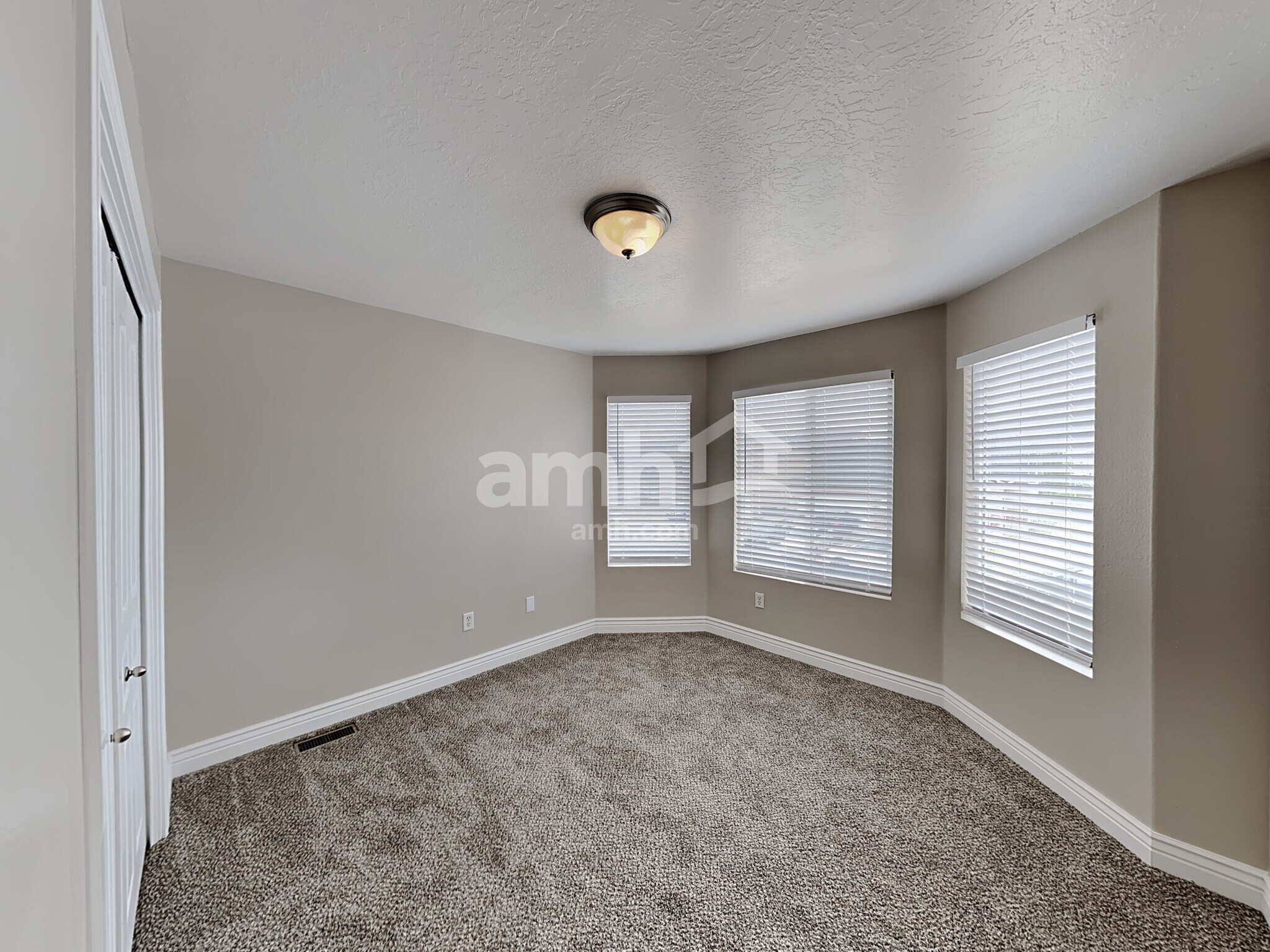 Building Photo - 1460 Heather Ln