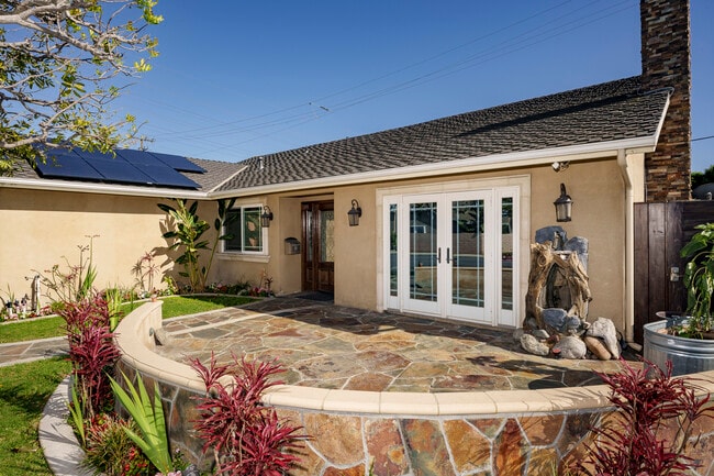 Building Photo - 8562 Sandy Hook Dr