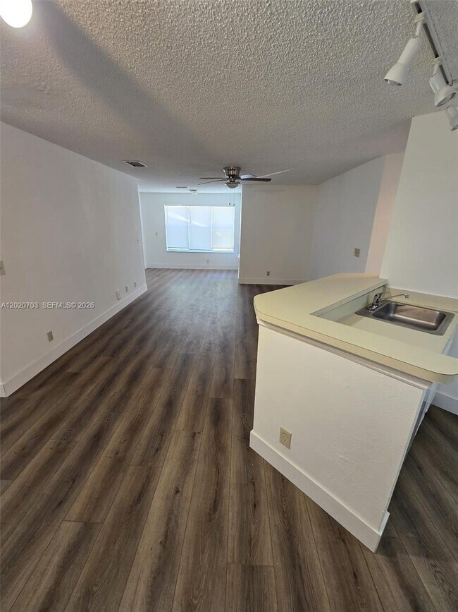 Building Photo - 3340 Pinewalk Dr N