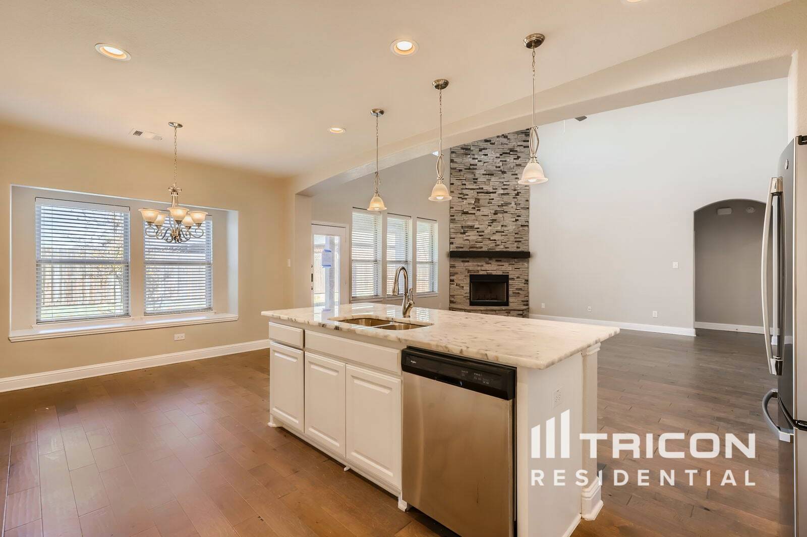 Building Photo - 319 S Hill Dr
