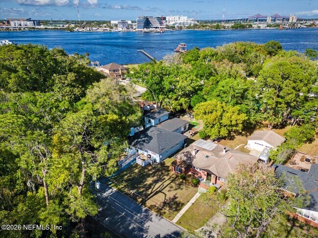 Building Photo - 719 S Shores Rd