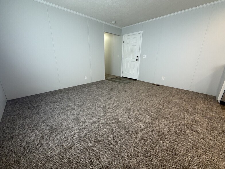 Building Photo - 38060 Leverette Ave