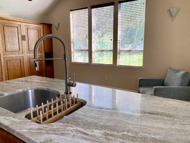 Building Photo - 477 E Sacramento Ave