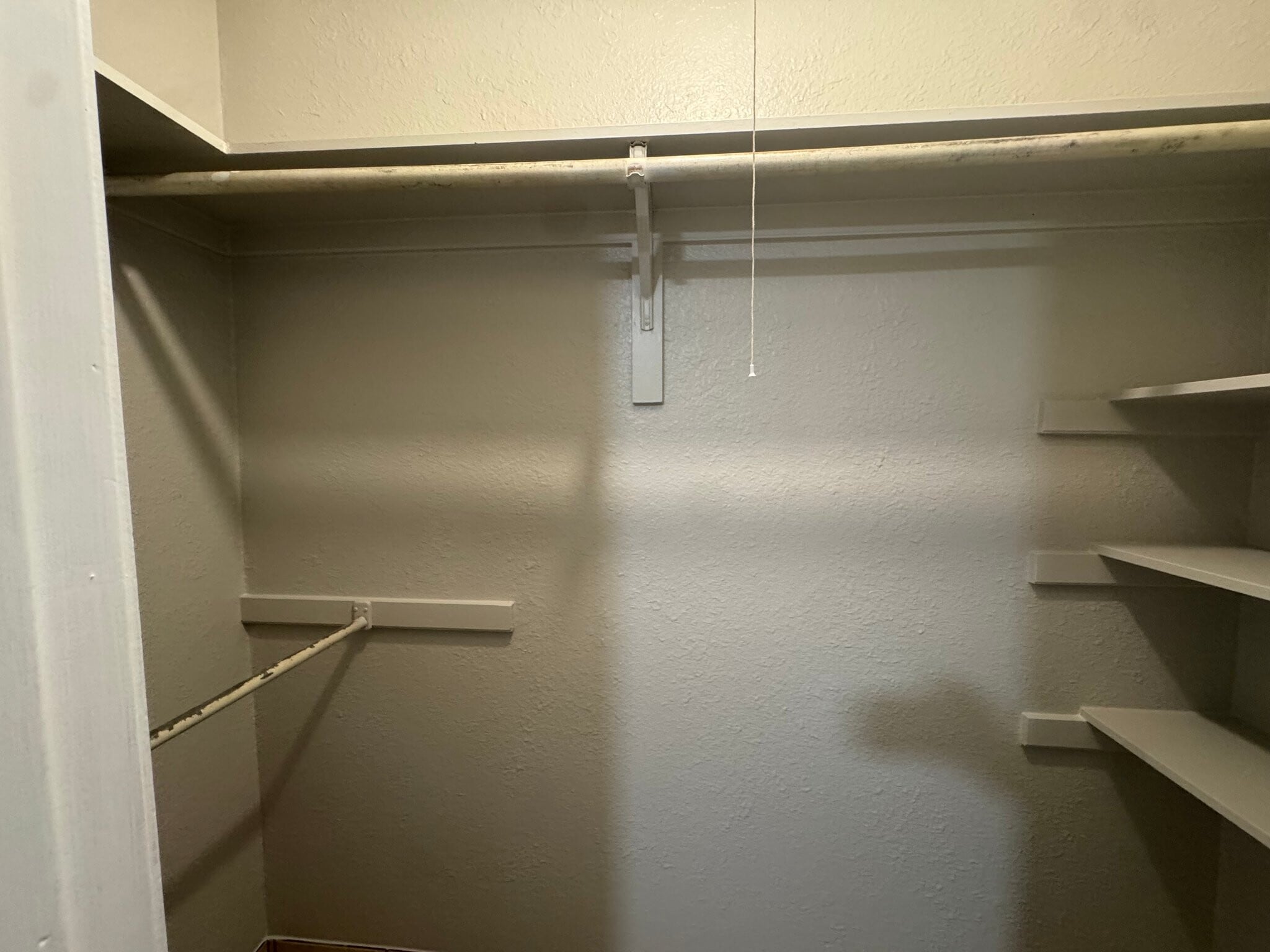 Building Photo - 700 Long Ct