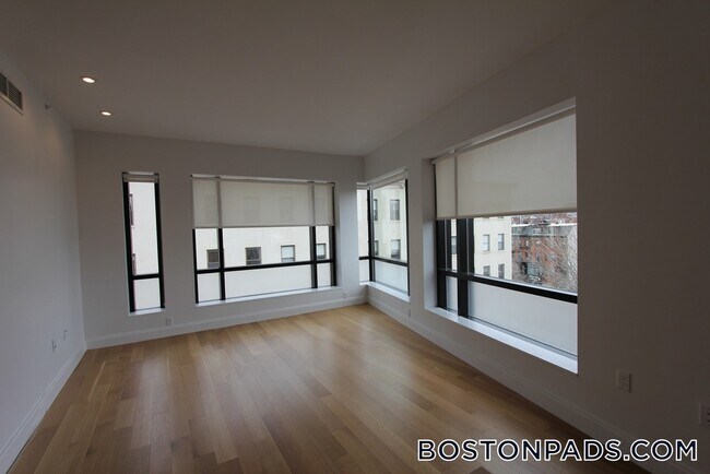 Building Photo - 150 Camden St