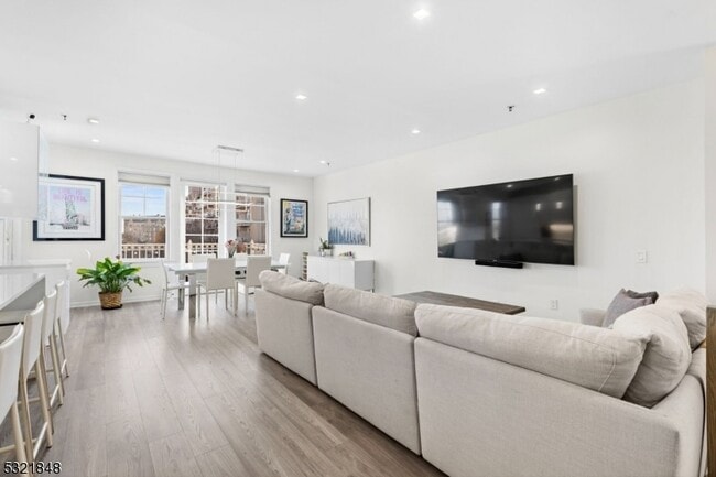 Building Photo - 1 Independence Way