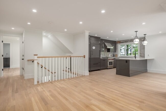 Building Photo - 67 Eliot St