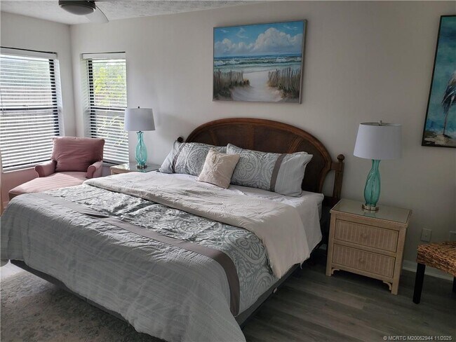 Building Photo - 590 NE Lima Vias