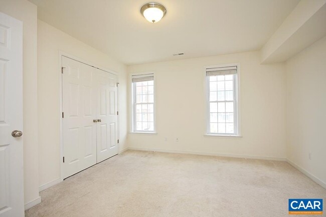 Building Photo - 609 Mornington Ln