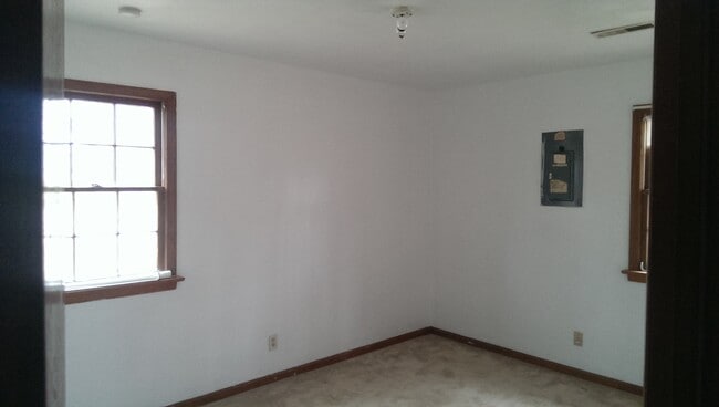 Building Photo - 242-244 Hurdle Dr