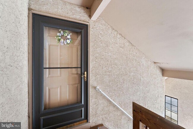 Building Photo - 19 Canterbury Ct