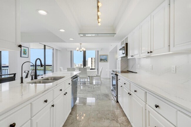 Building Photo - 5380 N Ocean Dr