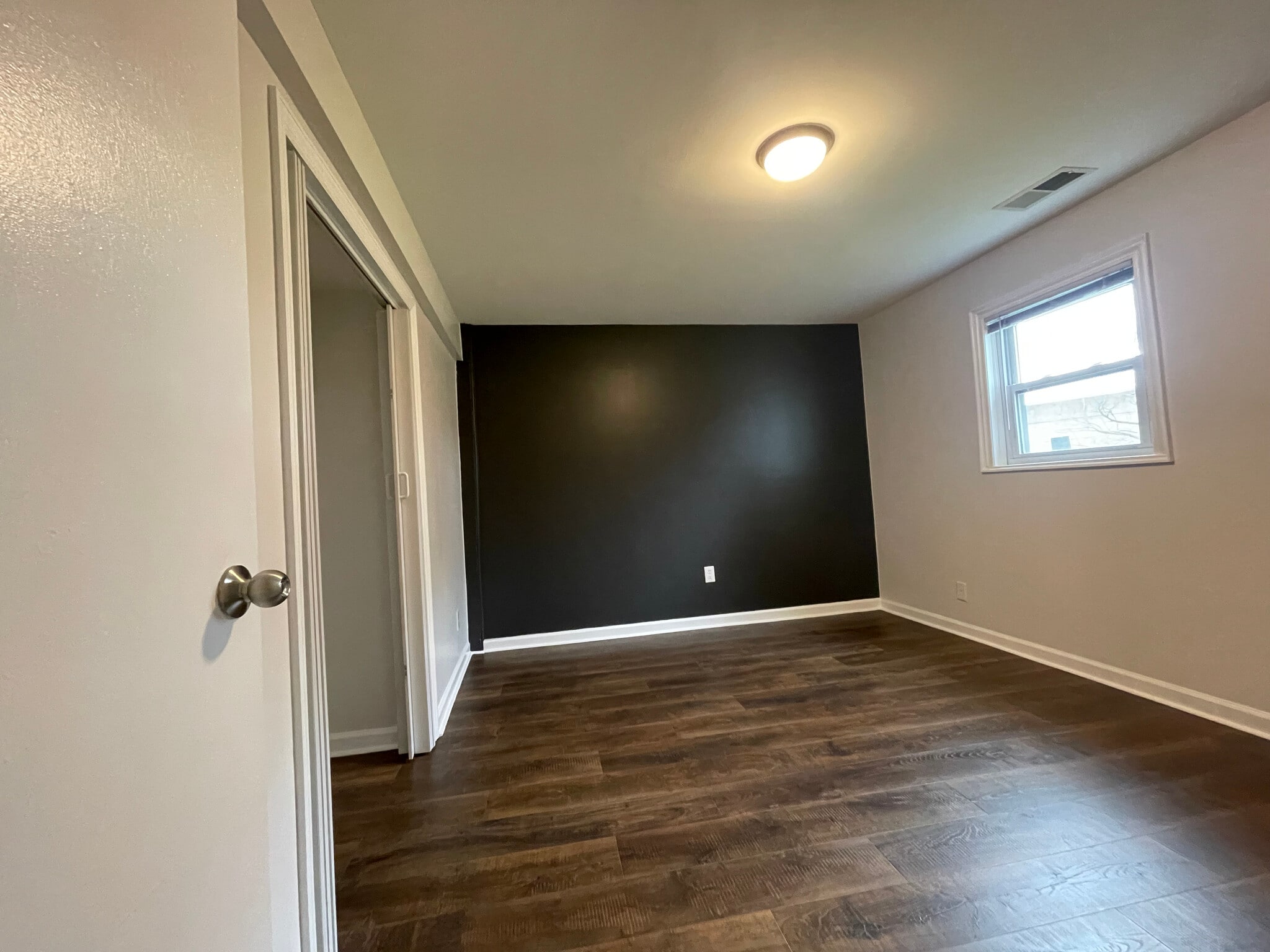 Room 1 - 4306 Elmwood Dr