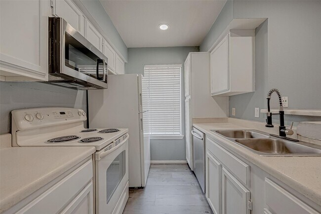 Building Photo - 14600 Fonmeadow Dr