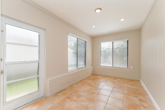 Building Photo - 7019 Drury St