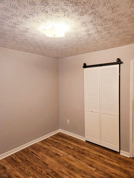 Building Photo - 939 Cambridge Dr