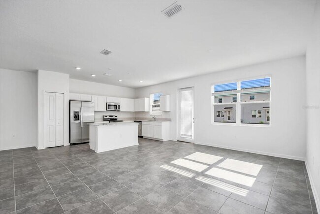 Building Photo - 401 Bogey Dr