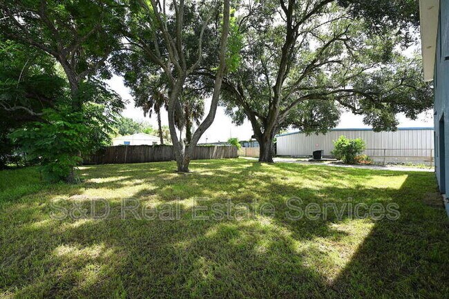 Building Photo - 1011 N Brunnell Pkwy