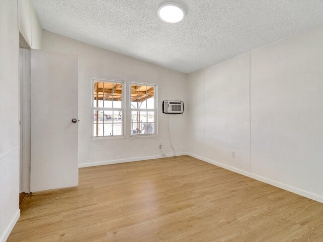 Building Photo - 2204 Ocean Side Ave