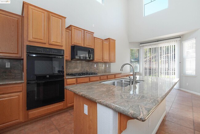 Building Photo - 2765 St Andrews Dr