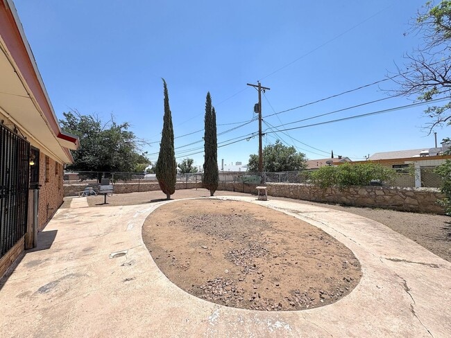 Building Photo - Northeast El Paso 3 Bed Refrig A/C!