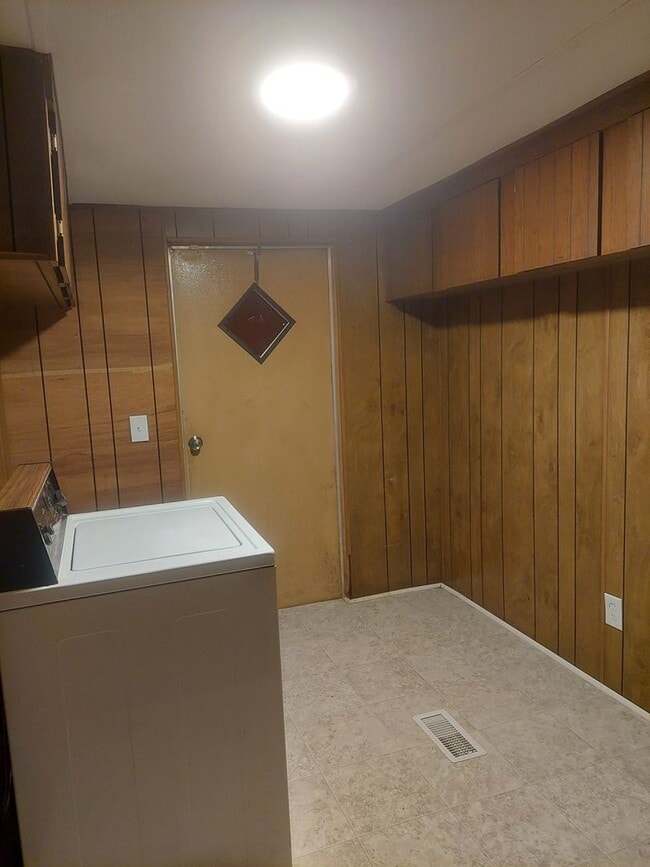 Building Photo - Waverly Hall (Harris County) Lake View