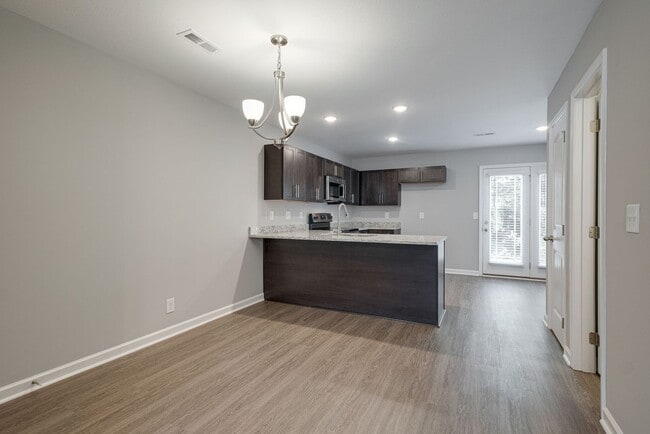 Building Photo - 225 Woodland Vly Ln