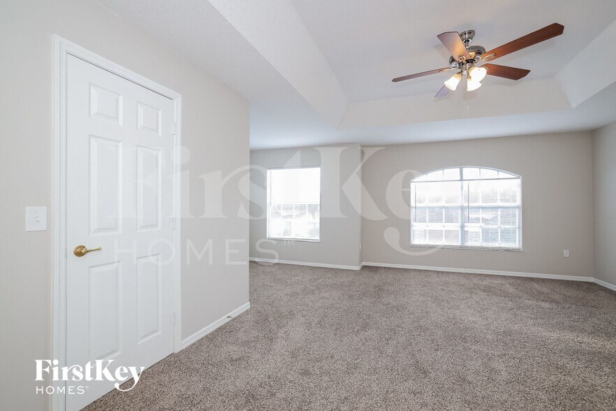 Building Photo - 1660 The Oaks Blvd