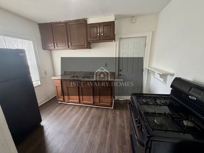 Building Photo - 578 Hoye Ave