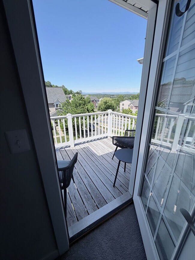 Building Photo - Scenic Community Living, Garage + Bonus Space & Prime Location Near UVA/Sentara!