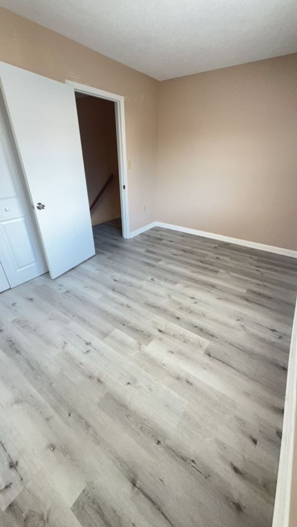 Building Photo - 2BR/2.5BA Townhome