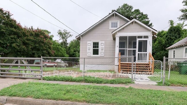 Primary Photo - 3225 Detroit Ave